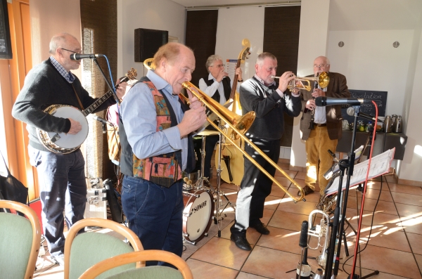 Beste Stimmung beim Neujahrsempfang im GC Erftaue – auch dank der „Old Market Stompers“ aus Mönchengladbach