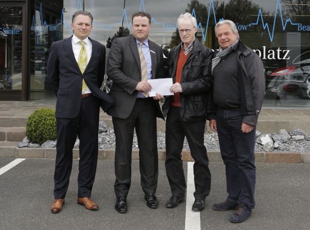 Auf dem Foto von links: Verkaufsleiter Dirk Renner, Centerleiter Sebastian Kujawa, Erhard Backes und der stellvertretende Präsident Jürgen Rosenstein-Josten. Verhindert war Geschäftsführer Wolfgang Kroll.