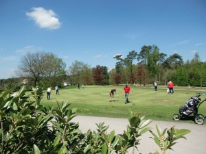 Viel Andrang auf dem Puttinggreen beim Golferlebnistag im GC Residenz Rothenbach