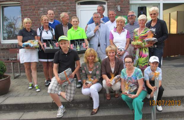 Große Freude bei den Preisträgern des Sommerfest-Turniers im GC Op de Niep